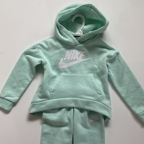 NWTO Nike for toddlers girl mint color athletic set. Hooded. Sz 2-3T new - Picture 3 of 9